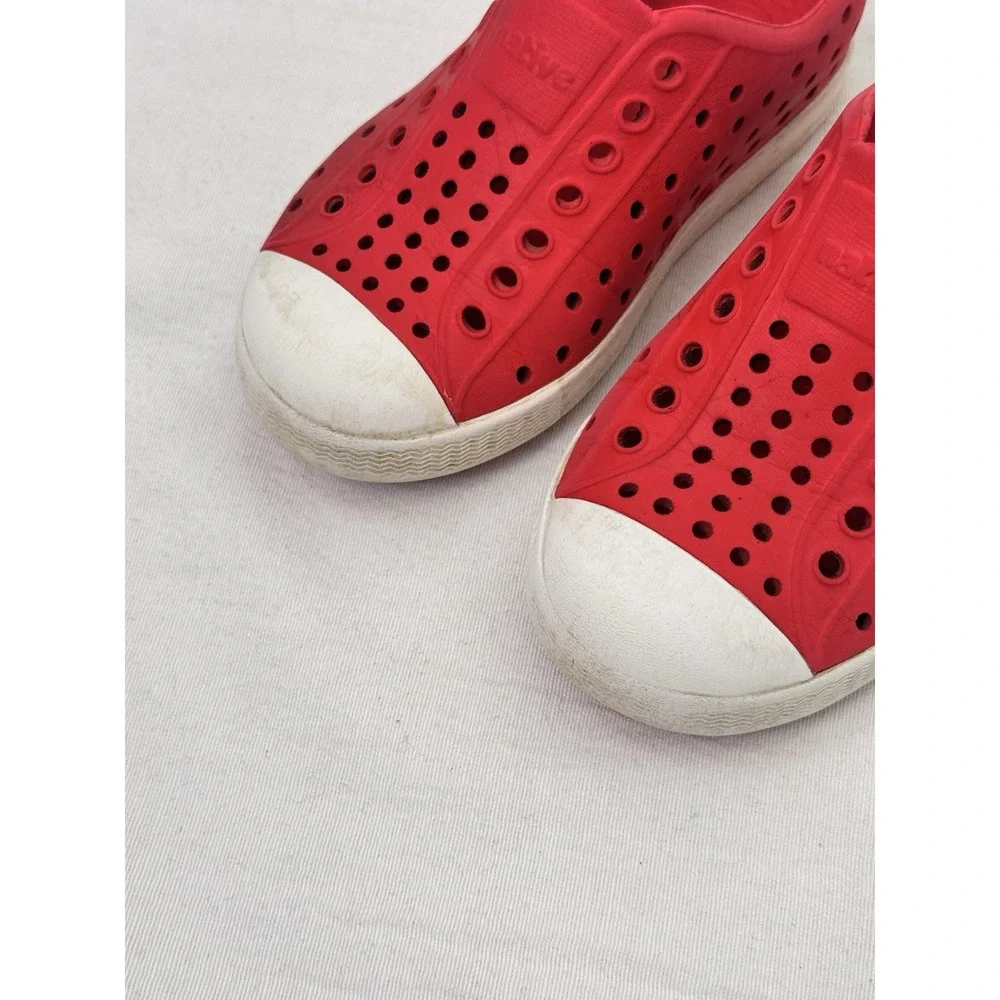 Native Jefferson Kids Red White Slip On EVA Water Shoes Sneakers C9